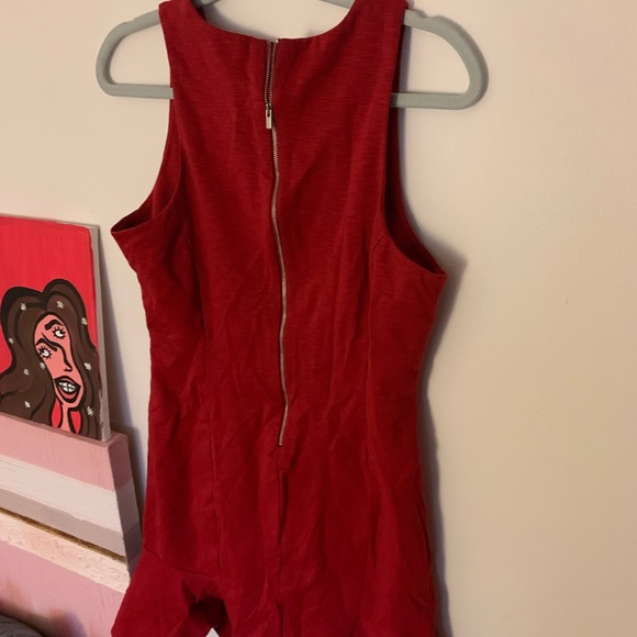 Red pencil dress with ruffles and the bottom - Picture 2 of 2